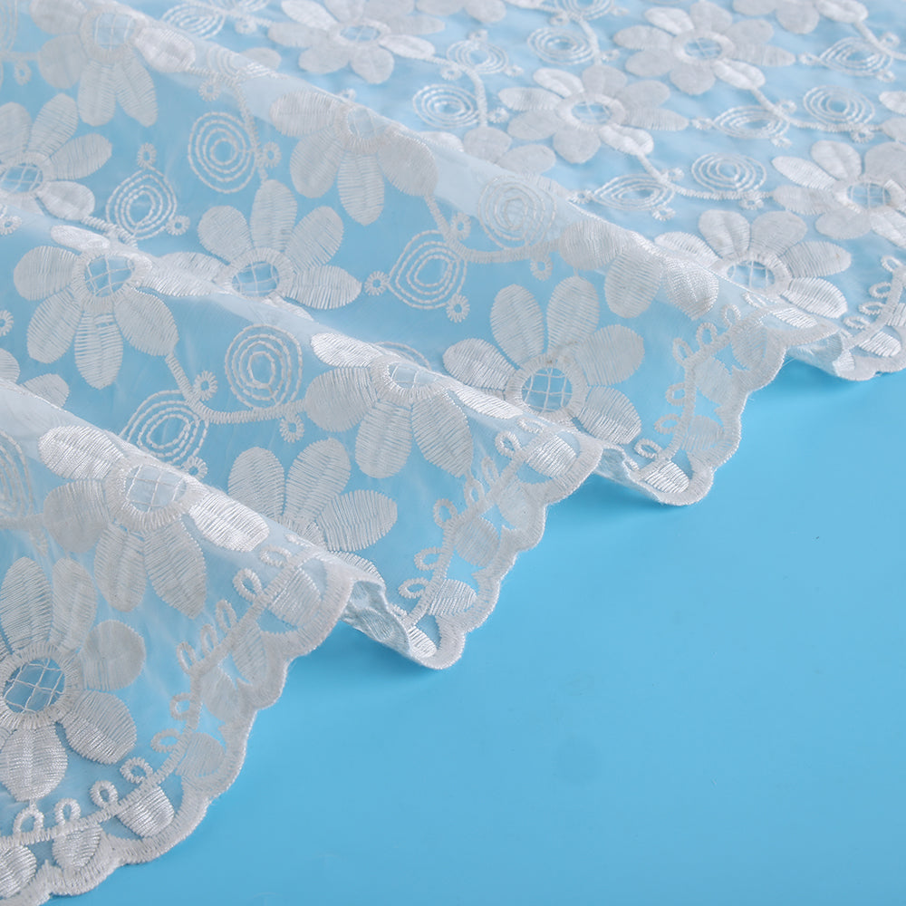 Polyester Flower Pattern Embroidery Lace Fabric